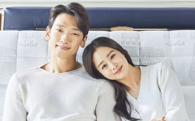 Vợ chồng Kim Tae Hee và Bi Rain. Vợ chồng Kim Tae Hee và Bi Rain.