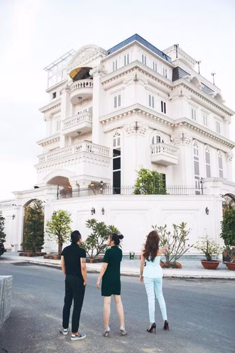 Bat ngo voi khoi tai san khung cua nhung my nhan Viet - Anh 2