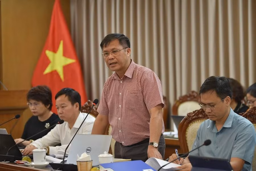 Đại diện các đơn vị chức năng của Bộ GD&amp;ĐT trao đổi lại các vấn đề cơ sở giáo dục đại học quan tâm và giải đáp những vướng mắc, đề xuất từ cơ sở.