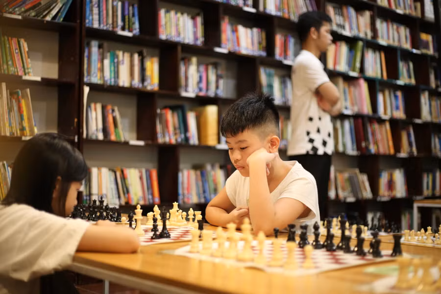 Không chỉ đọc sách, các em nhỏ có thể tham gia các hoạt động giải trí ở thư viện Dương Liễu.