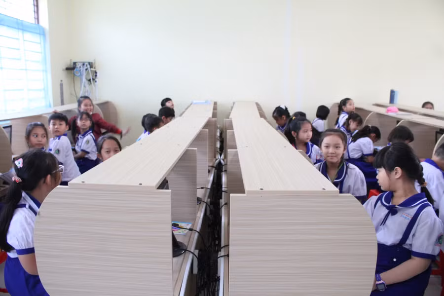 Dù dịch bệnh nhưng việc đầu tư cơ sở vật chất, trường lớp được quan tâm.