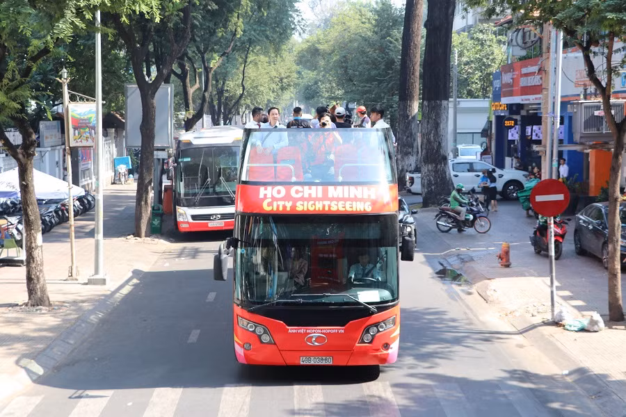 Xe buýt mui trần sẽ phục vụ khách từ 9 sáng đến 22h đêm mỗi ngày