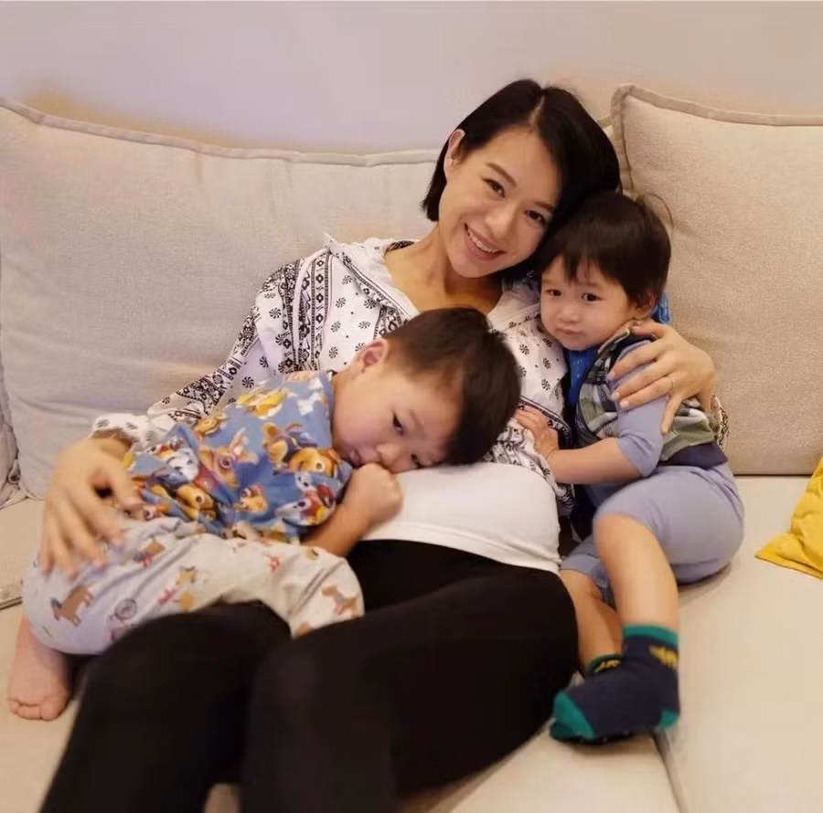 Hồ Hạnh Nhi khoe ảnh hạnh phúc cùng các con.