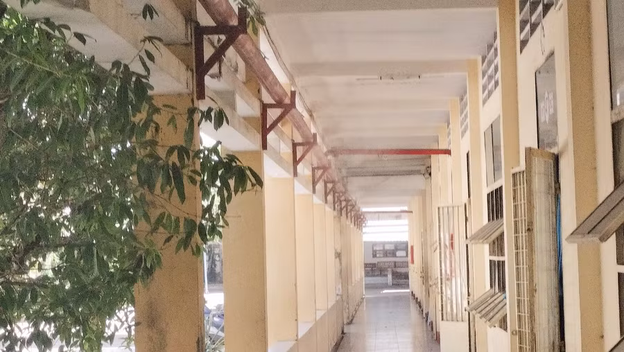 Hệ thống phun sương tại Trường THPT Hồ Thị Kỷ. Ảnh: TG Hệ thống phun sương tại Trường THPT Hồ Thị Kỷ. Ảnh: TG