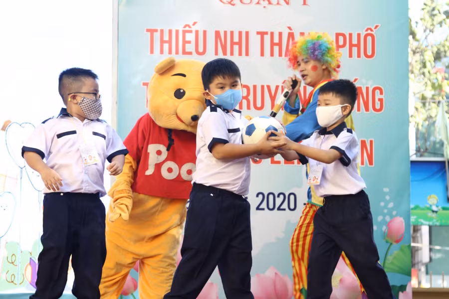Học sinh tham gia một số trò chơi trong ngày tựu trường