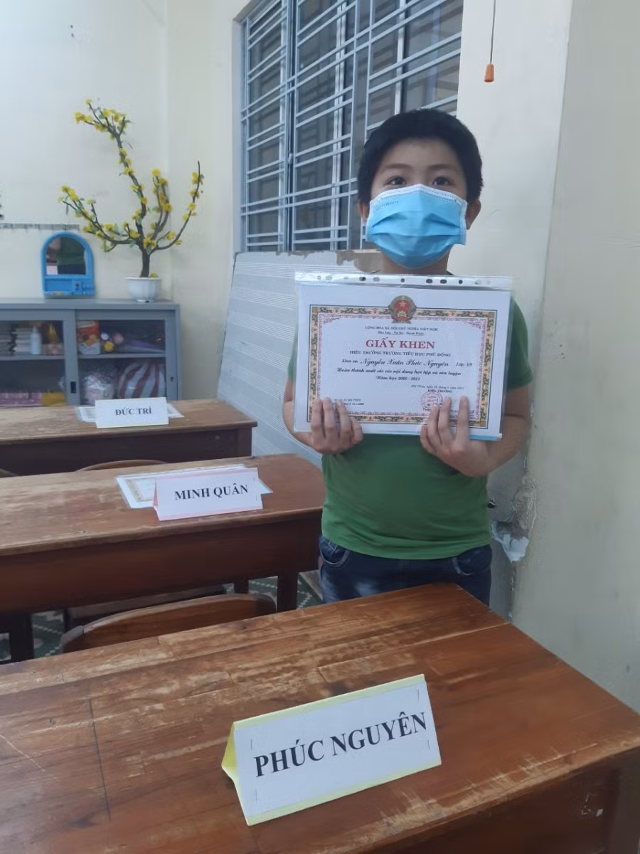 "Lễ bế giảng" chỉ có một mình để đảm bảo giãn cách