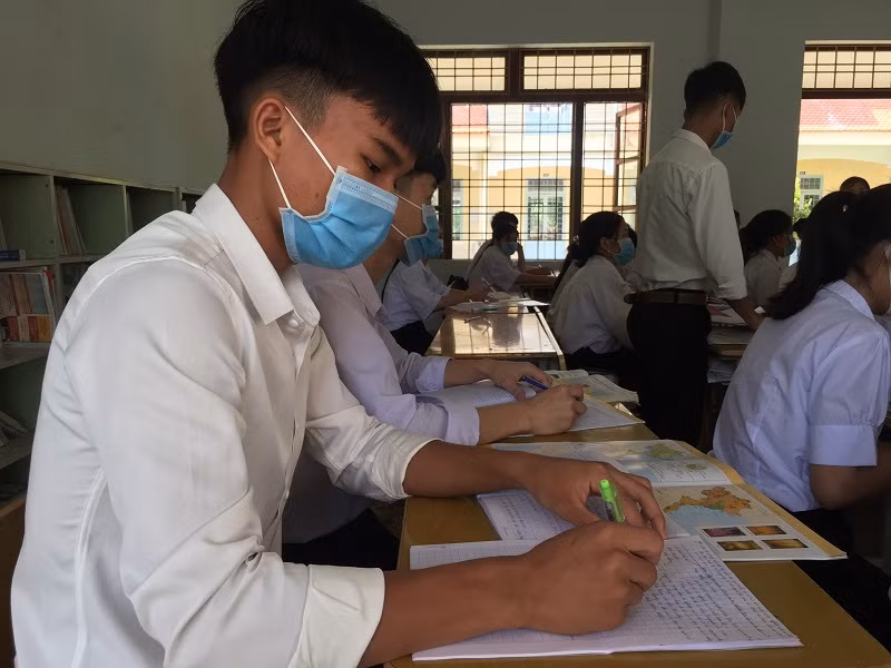 Học sinh tại Kon Tum ôn tập chuẩn bị cho Kỳ thi tốt nghiệp THPT và xét tuyển ĐH, CĐ.