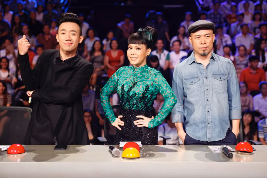 Việt Hương - Trấn Thành bị thu hút bởi ảo thuật gia trẻ ảnh 1 Việt Hương - Trấn Thành bị thu hút bởi ảo thuật gia trẻ ảnh 1