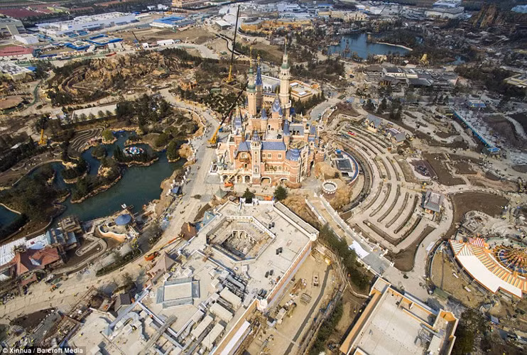 choang ngop khung canh disneyland thuong hai sap khai truong hinh 6
