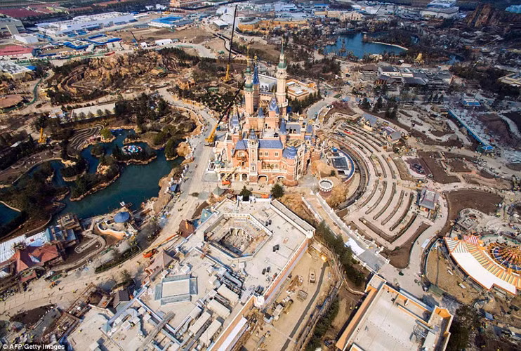 choang ngop khung canh disneyland thuong hai sap khai truong hinh 8