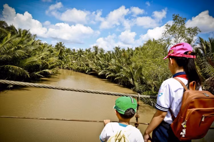 Trẻ em cần được trang bị những kĩ năng cơ bản để ứng phó với biến đổi khí hậu và thiên tai. Ảnh minh họa