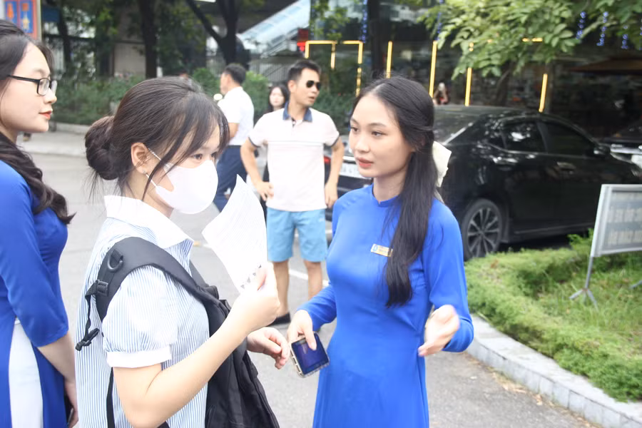 Phạm Thị Ngọc Kiều năng nổ tham gia các hoạt động tình nguyện. Ảnh: TG.