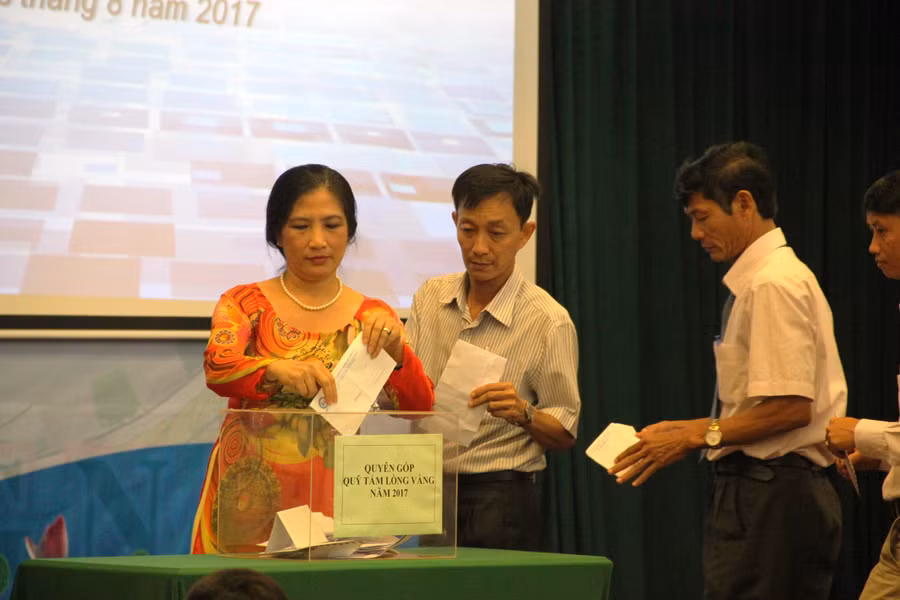 Phát động ủng hộ đồng bào bão lụt Phát động ủng hộ đồng bào bão lụt