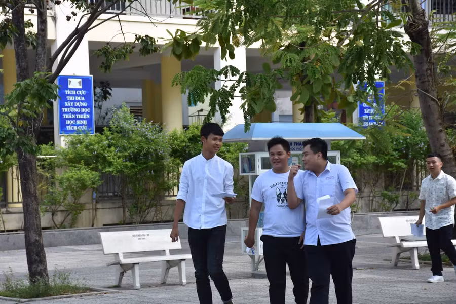 Thí sinh Đà Nẵng phấn khởi với bài thi môn Ngoại ngữ