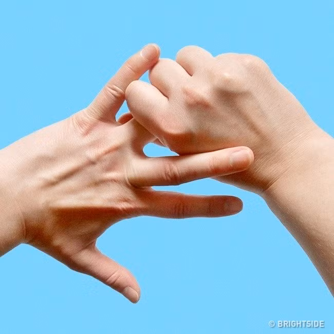 Điều kỳ diệu gì sẽ đến với cơ thể khi nắm tay theo những cách này? ảnh 4 Điều kỳ diệu gì sẽ đến với cơ thể khi nắm tay theo những cách này? ảnh 4