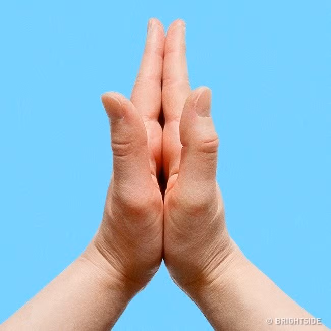 Điều kỳ diệu gì sẽ đến với cơ thể khi nắm tay theo những cách này? ảnh 7 Điều kỳ diệu gì sẽ đến với cơ thể khi nắm tay theo những cách này? ảnh 7