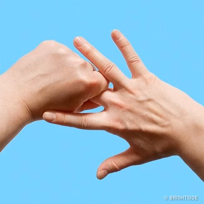 Điều kỳ diệu gì sẽ đến với cơ thể khi nắm tay theo những cách này? ảnh 3 Điều kỳ diệu gì sẽ đến với cơ thể khi nắm tay theo những cách này? ảnh 3