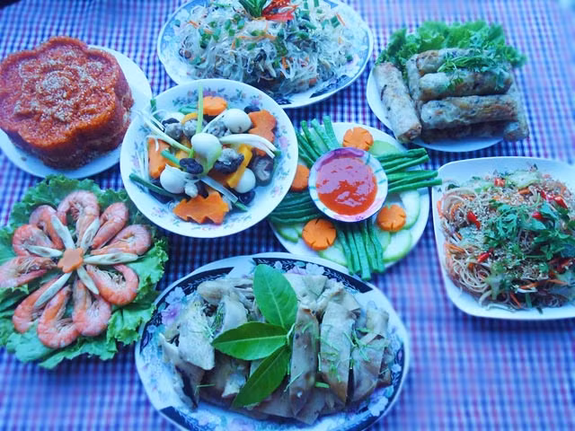 Rằm tháng 7: Chị em chia sẻ mâm cỗ cúng Rằm - 1
