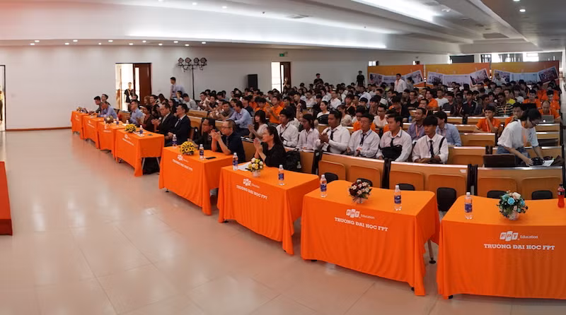 Sự kiện thu hút hơn 200 người tham dự.