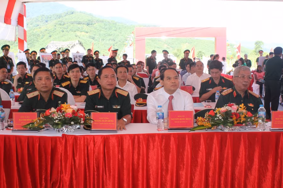 Đại biểu dự lễ khởi công.