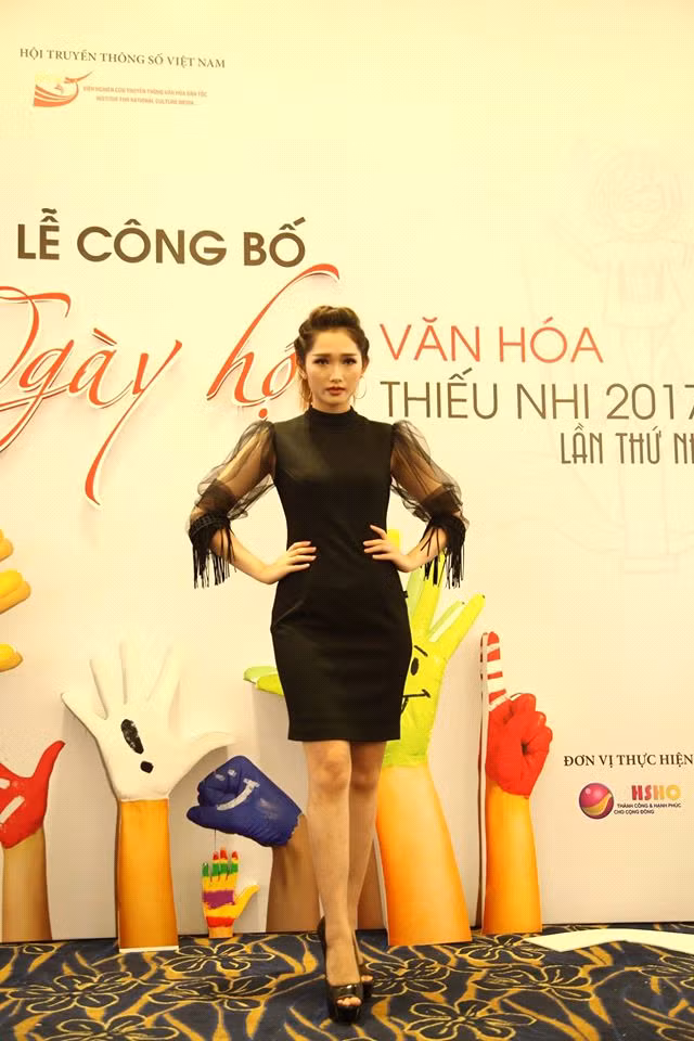 Hoa Khôi Duyên dáng Áo dài Việt Nam 2016 Lê Thị Linh Thùy (Thùy Sandy) mang đến vẻ đẹp cá tính nhưng không kém phần ấn tượng.