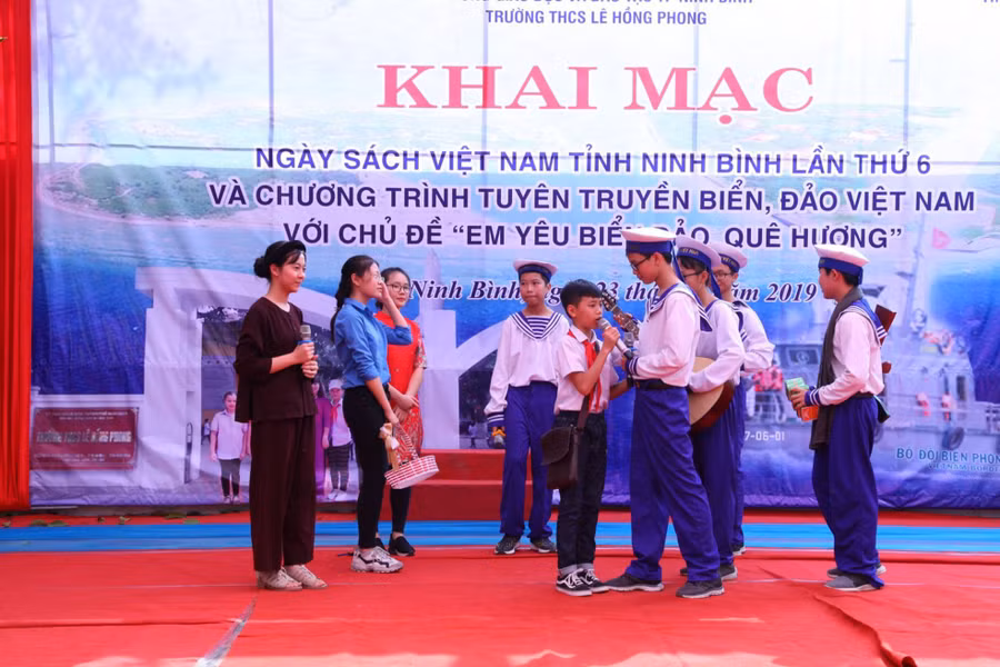 Học sinh Ninh Bình hưởng ứng Ngày sách Việt Nam Học sinh Ninh Bình hưởng ứng Ngày sách Việt Nam