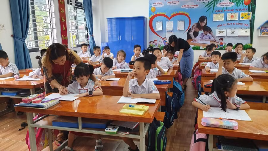Vững kỹ năng và nền nếp, học sinh lớp 1 sẽ tự tin hòa nhập môi trường mới. Ảnh minh họa