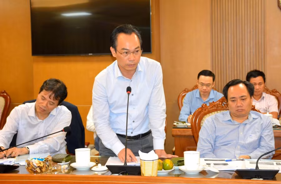 PGS.TS Hoàng Minh Sơn, Hiệu trưởng Trường Đại học Bách khoa Hà Nội phát biểu tại tọa đàm.