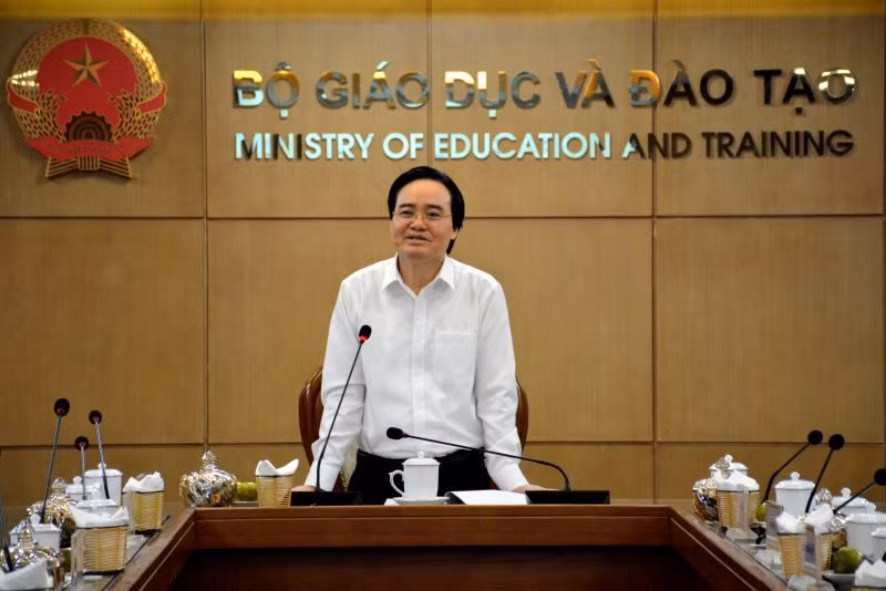 Bộ trưởng Bộ GD&ĐT Phùng Xuân Nhạ phát biểu tại tọa đàm.