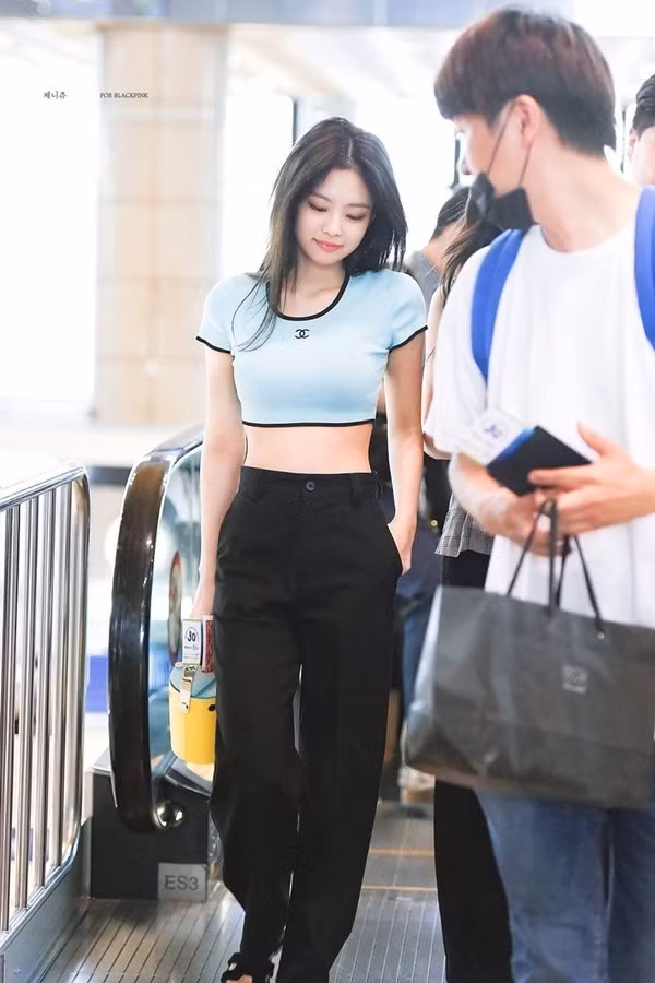 Đón hè rực rỡ với loạt gợi ý mix đồ đẹp mắt từ BlackPink ảnh 1 Đón hè rực rỡ với loạt gợi ý mix đồ đẹp mắt từ BlackPinkdf