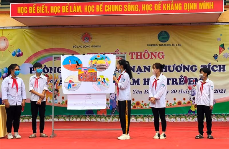 Hoạt động truyền thông lồng ghép trang bị kỹ năng phòng, chống tai nạn thương tích thường xuyên được ngành GD-ĐT Yên Bái phối hợp cùng các đơn vị tổ chức. Ảnh: Báo Yên Bái