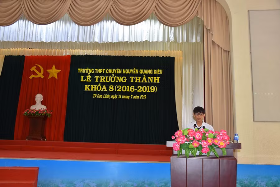 Em Trịnh Hoàng Giang học sinh chuyên văn K8 chia sẻ Em Trịnh Hoàng Giang học sinh chuyên văn K8 chia sẻ