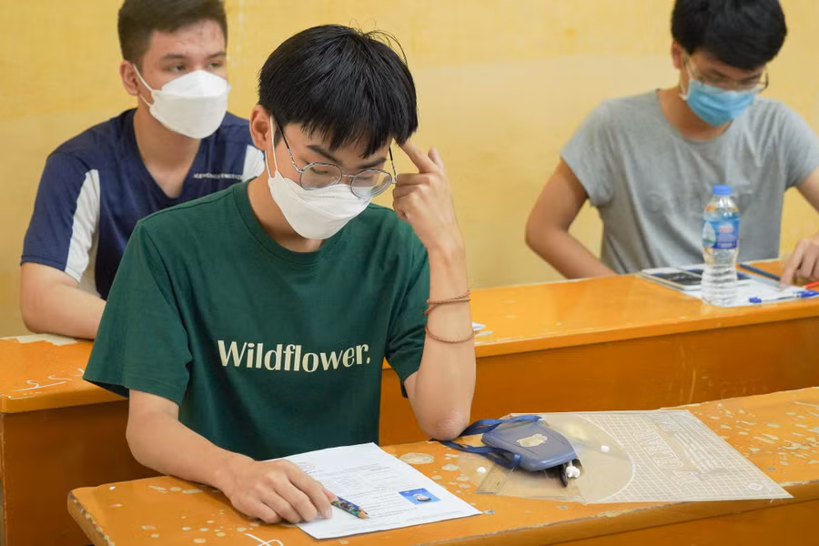 Thí sinh tham dự Kỳ thi đánh giá tư duy của Trường ĐH Bách khoa Hà Nội. Ảnh: NTCC