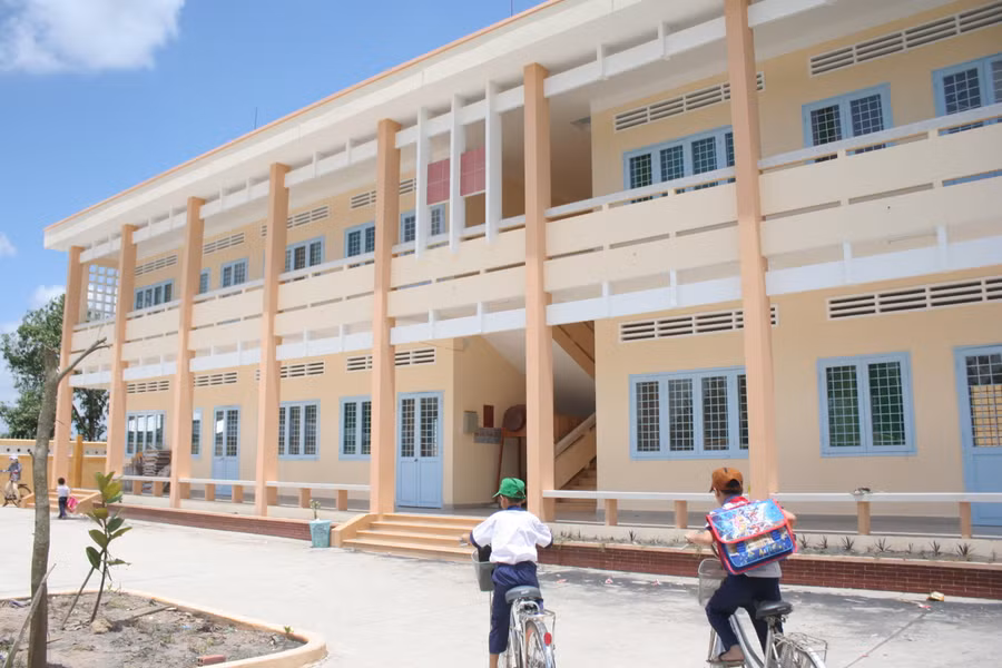 Trường Tiểu học Mỹ Thạnh Nam, huyện Cai Lậy (Tiền Giang) được đầu tư xây dựng khang trang.
