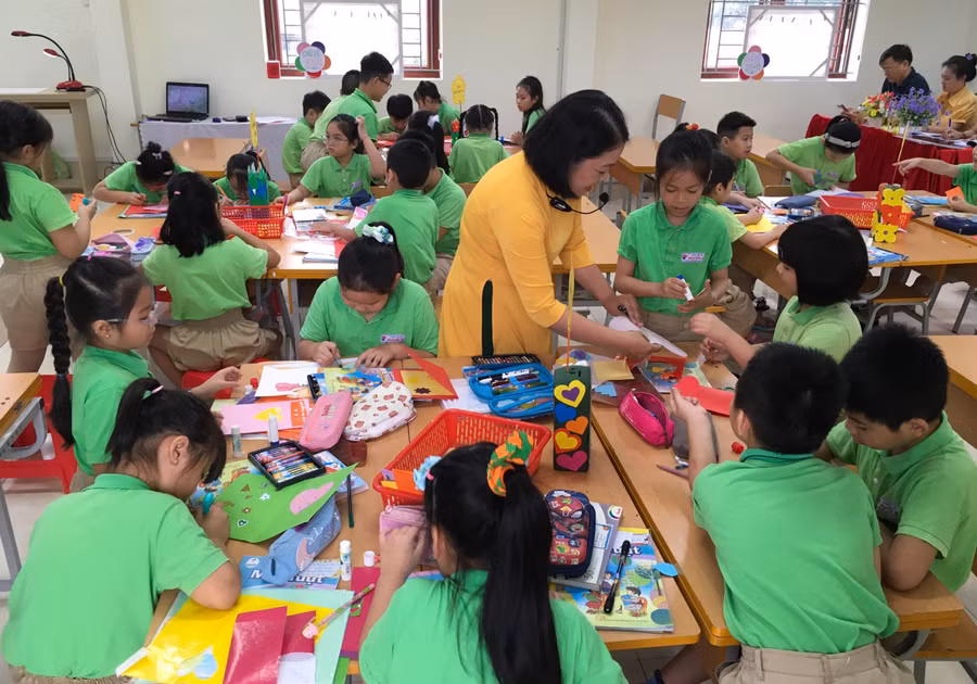Cụm Trường Tiểu học Nguyễn Du và Tiểu học Thái Phiên (quận Ngô Quyền, TP Hải Phòng) thực hiện Chuyên đề cấp quận “Dạy học môn Mĩ thuật lớp 3 theo Chương trình giáo dục phổ thông 2018”. Ảnh: INT