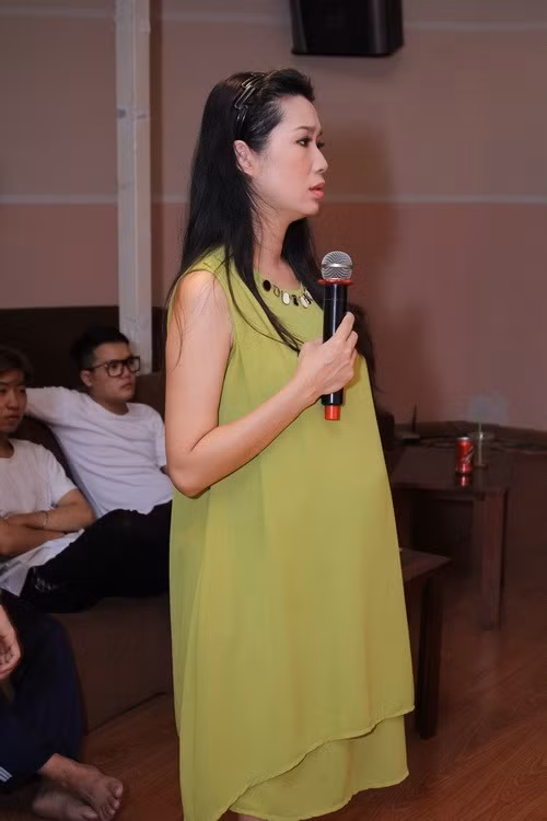 Trịnh Kim Chi tiết lộ sắp sinh con gái thứ 2 - 11
