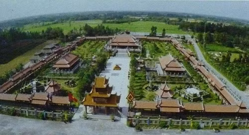 Đại gia bỏ 300 tỷ xây "cố đô Huế" giữa Tây Nam bộ giàu cỡ nào?