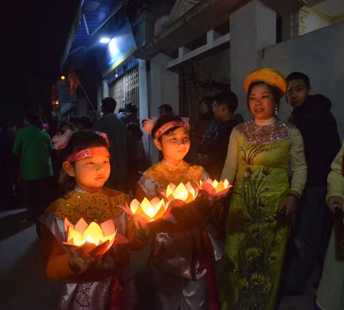 Độc đáo lễ hội rước 18 ông lợn 