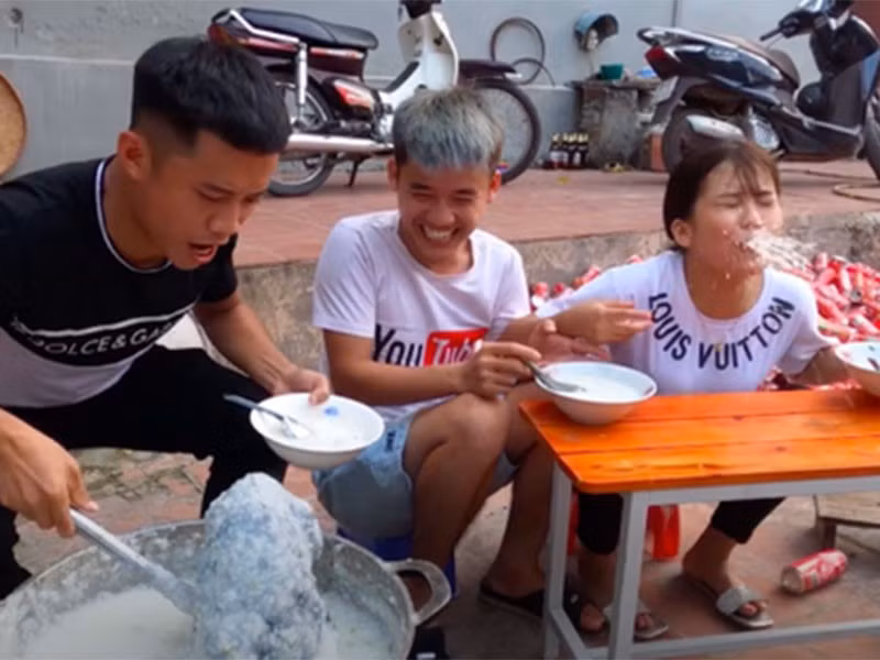 Hình ảnh trong video của Hưng Vlog. Ảnh: MXH