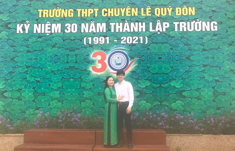 Con trai cô Khánh Toàn - nhà giáo Nguyễn Đình Bửu Tài nối nghiệp mẹ hiện là giáo viên Trường chuyên Lê Quý Đôn.