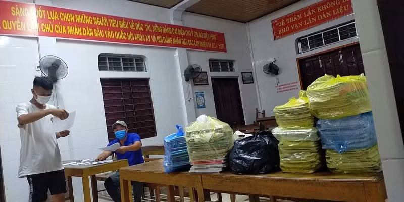 Mô hình “Thùng ve chai nghĩa tình” (Ảnh chụp trước khi dịch bùng phát).