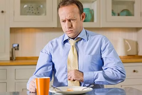 Ợ nóng, khó tiêu có thể là triệu chứng của bệnh tim như đau tim hoặc nhồi máu cơ tim.
