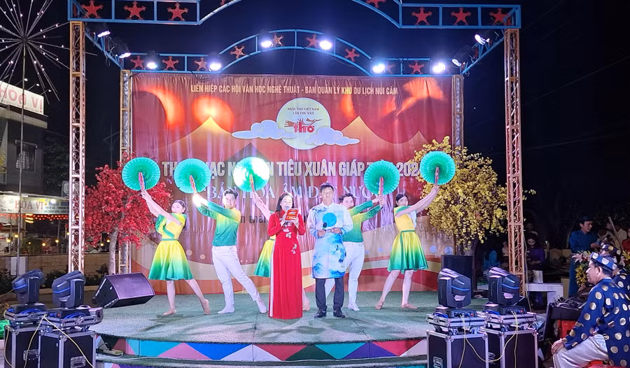 Đêm thơ Nguyên Tiêu trên Thiên Cấm Sơn