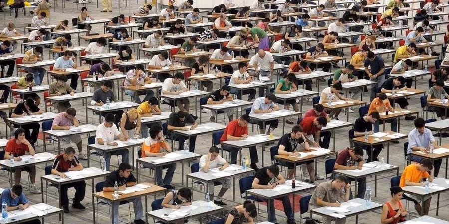 Những người tốt nghiệp xuất sắc nhất tại Trường Đại học Oxford được mời tham gia kỳ thi giành học bổng của All Souls College.