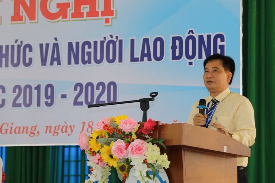 TS Nguyễn Tuấn Khanh - Hiệu trưởng Trường ĐH Kiên Giang phát biểu tại hội nghị. TS Nguyễn Tuấn Khanh - Hiệu trưởng Trường ĐH Kiên Giang phát biểu tại hội nghị.