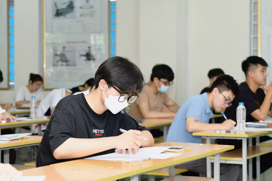 Thí sinh tham dự Kỳ thi đánh giá tư duy năm 2022 do ĐH Bách khoa Hà Nội tổ chức.