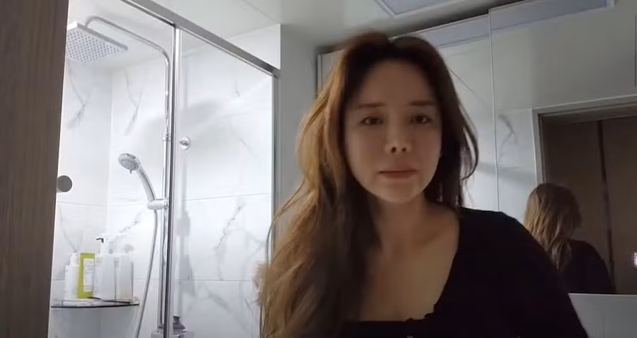Cựu người mẫu Lim Ji Hye đã qua đời ở tuổi 37. Cựu người mẫu Lim Ji Hye đã qua đời ở tuổi 37.