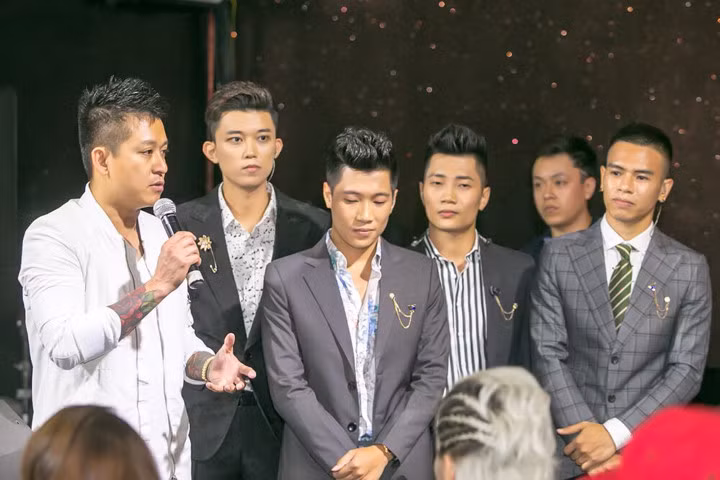 "Sốc" khi Tuấn Hưng "dạy dỗ" phía sau hậu trường được Oplus hé lộ