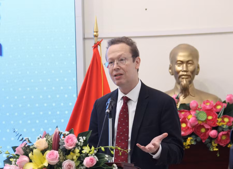 Ông Christopher Klein, Phó Đại sứ tại Đại sứ quán Hoa Kỳ ở Hà Nội phát biểu tại hội thảo.
