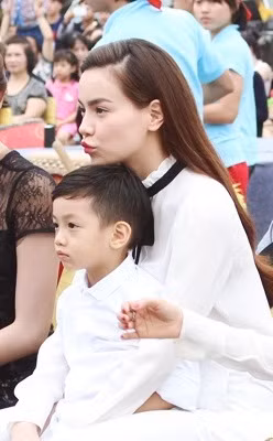 Những khoảnh khắc ngọt "đốn tim" của Hà Hồ và con trai cưng ảnh 17